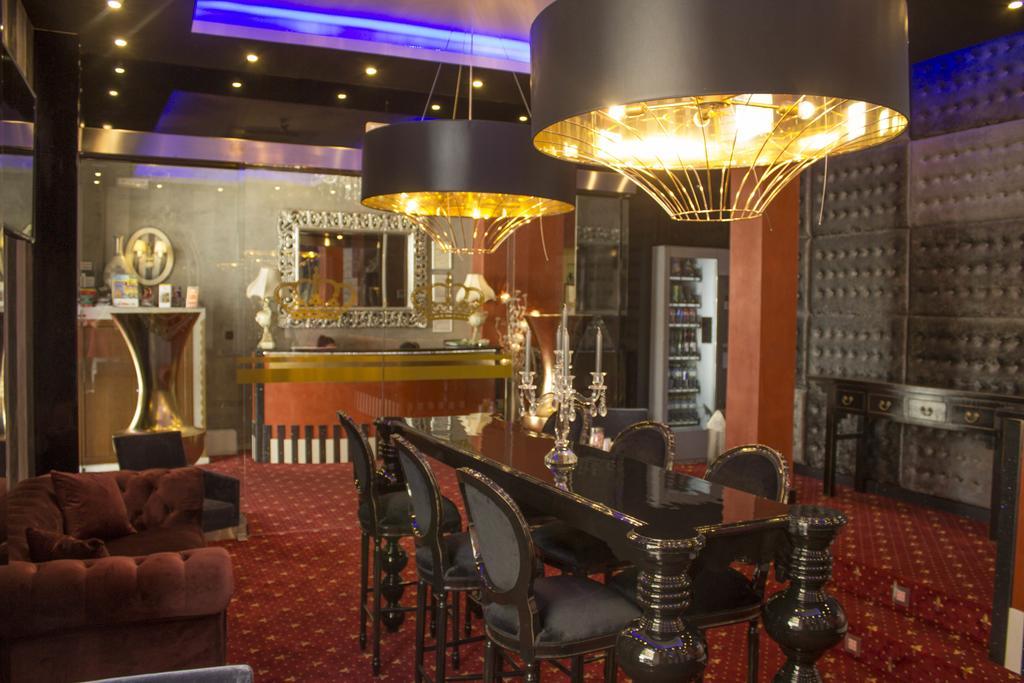 Palace 3*